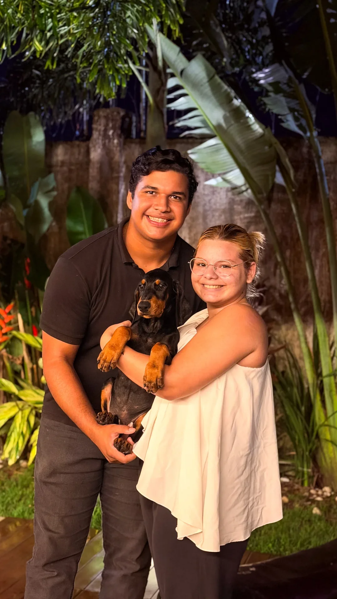 Casal de clientes com seu lindo filhote no colo